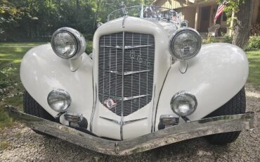 Auburn-866-1980-White-Burgundy-2