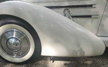Auburn-866-1980-White-Burgundy-8