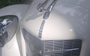 Auburn-866-1980-White-Burgundy-9
