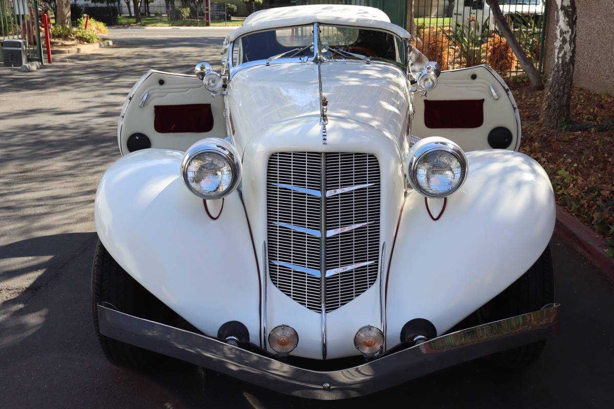 Auburn-boattail-speedster-1978-5