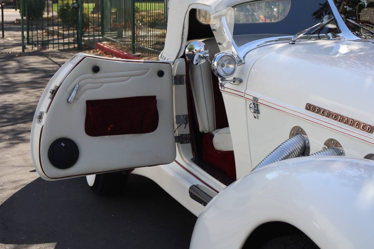 Auburn-boattail-speedster-1978-7