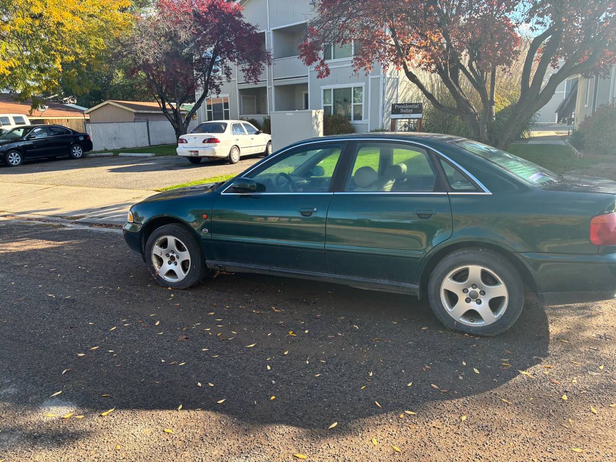 Audi-a4-1996-green-2