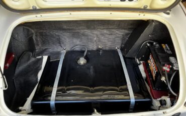 Austin-healey-100-6-1957-Ivory-White-Red-4