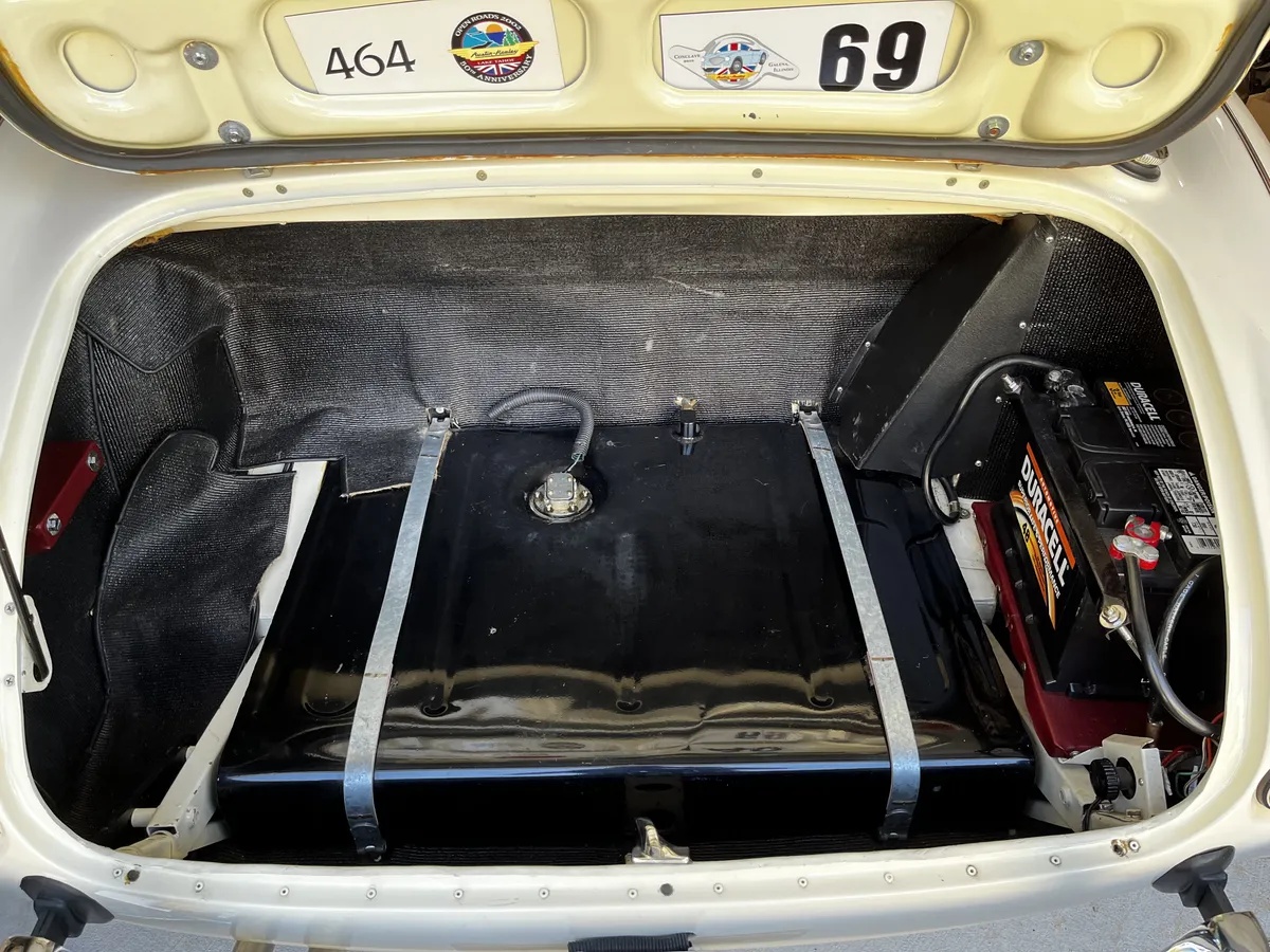 Austin-healey-100-6-1957-Ivory-White-Red-4