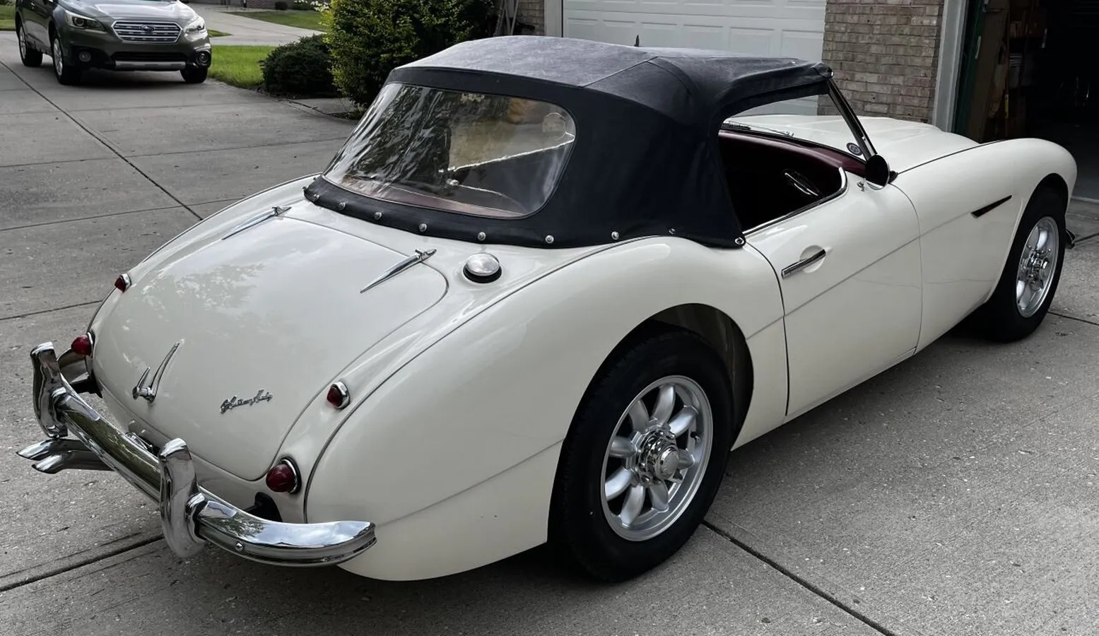 Austin-healey-100-6-1957-Ivory-White-Red-8