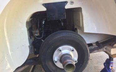 Austin-healey-100-6-1957-Ivory-White-Red-9