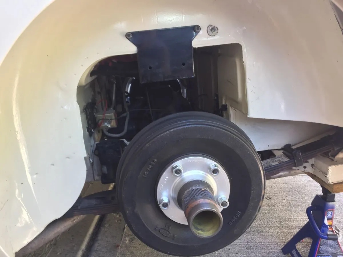 Austin-healey-100-6-1957-Ivory-White-Red-9