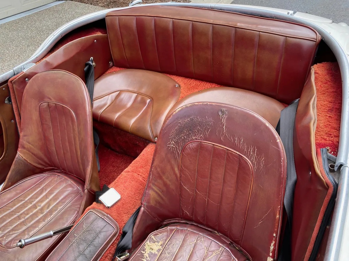 Austin-healey-100-6-1959-Old-English-White-Red-15