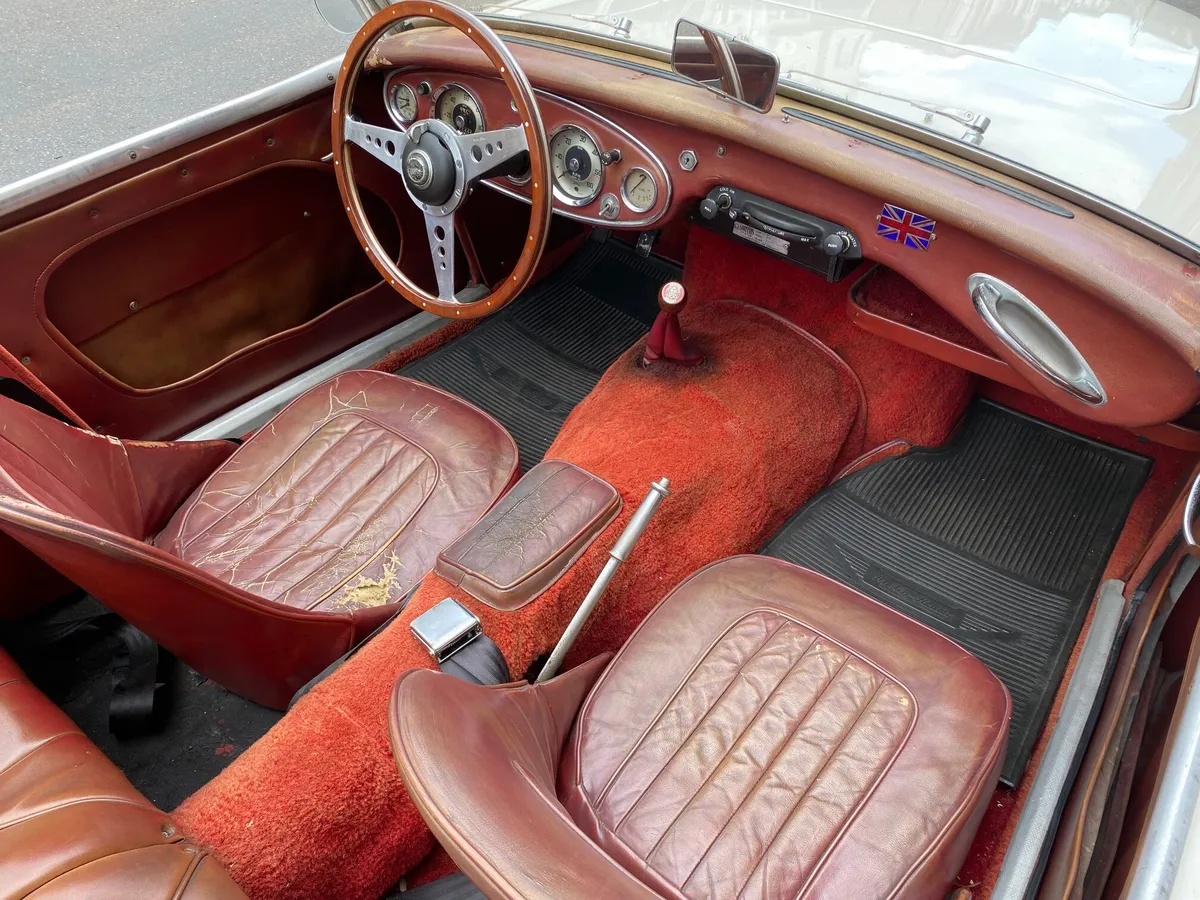 Austin-healey-100-6-1959-Old-English-White-Red-16
