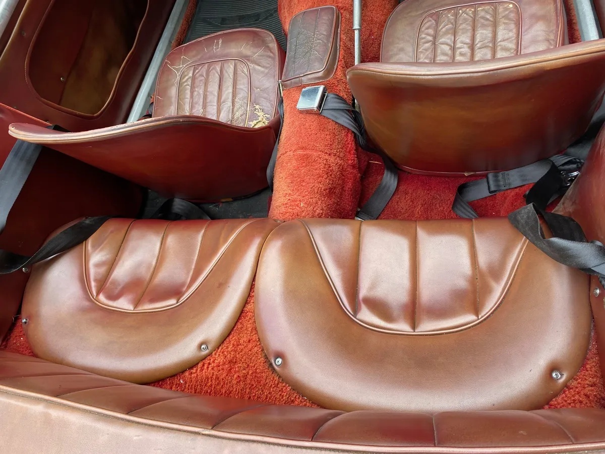 Austin-healey-100-6-1959-Old-English-White-Red-17