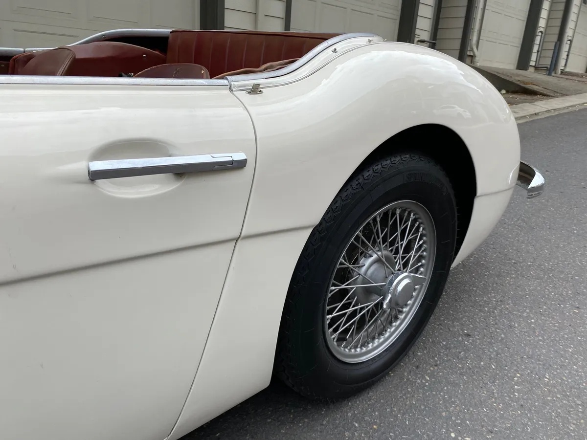 Austin-healey-100-6-1959-Old-English-White-Red-7