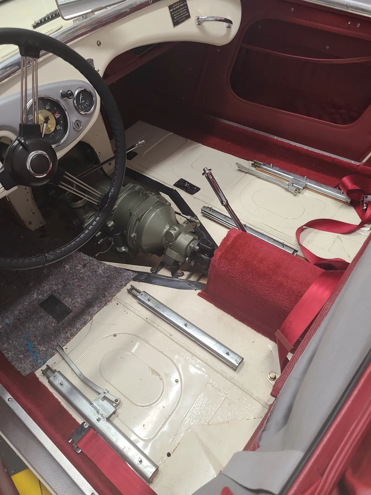Austin-healey-100m-1954-Old-English-White-Red-17