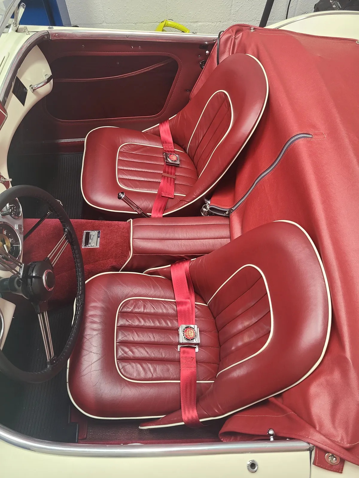 Austin-healey-100m-1954-Old-English-White-Red-19