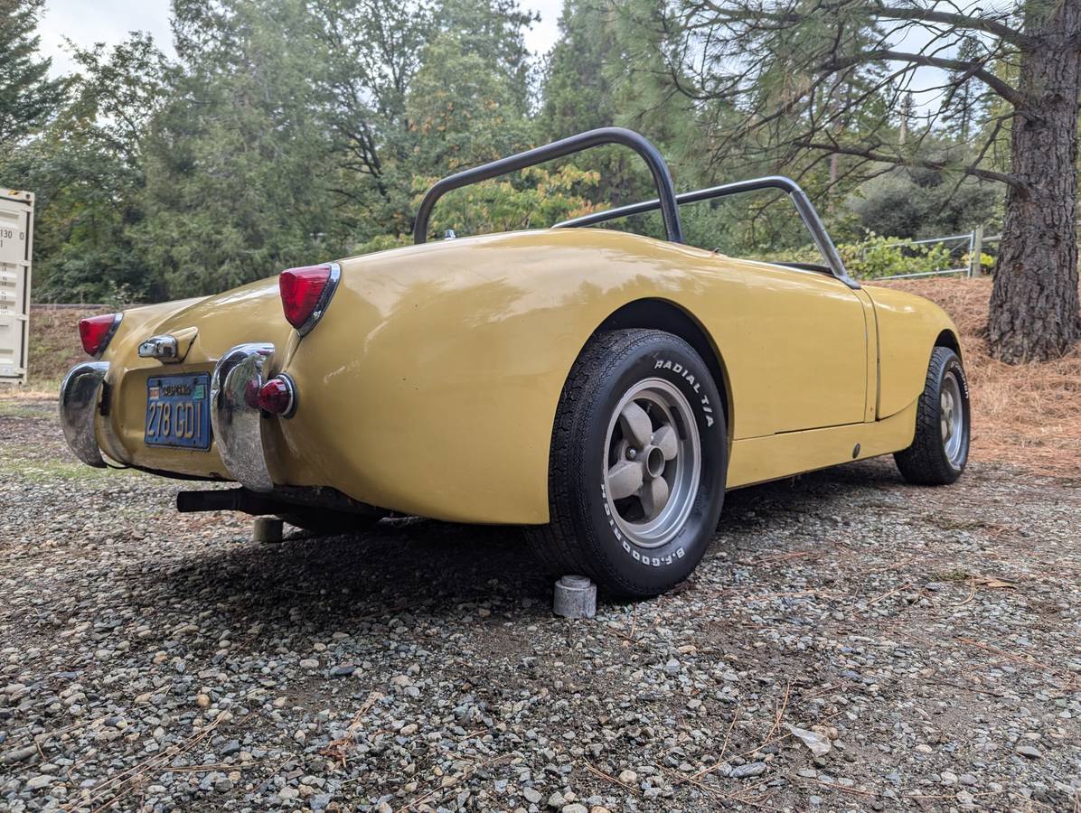 Austin-healey-sprite-1960-yellow-10