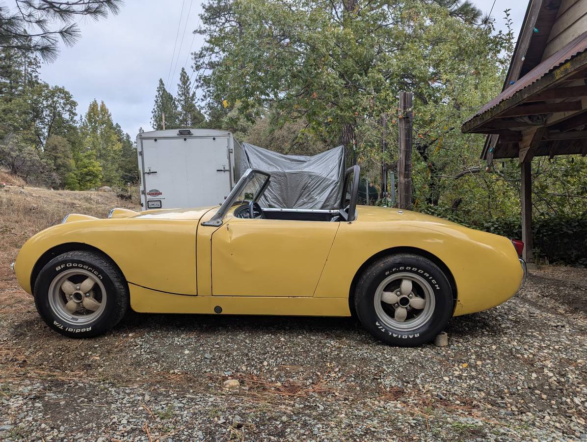 Austin-healey-sprite-1960-yellow-12