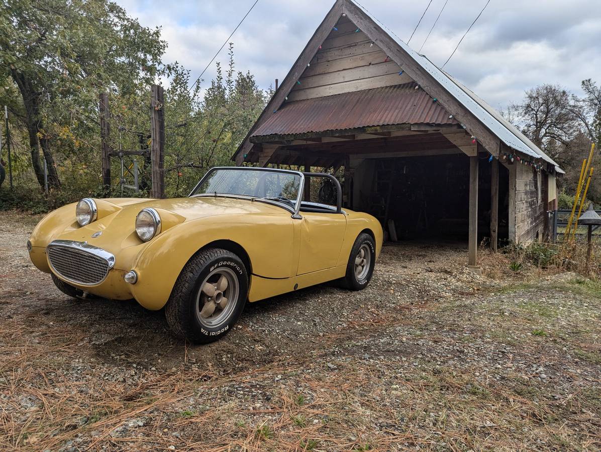Austin-healey-sprite-1960-yellow-13