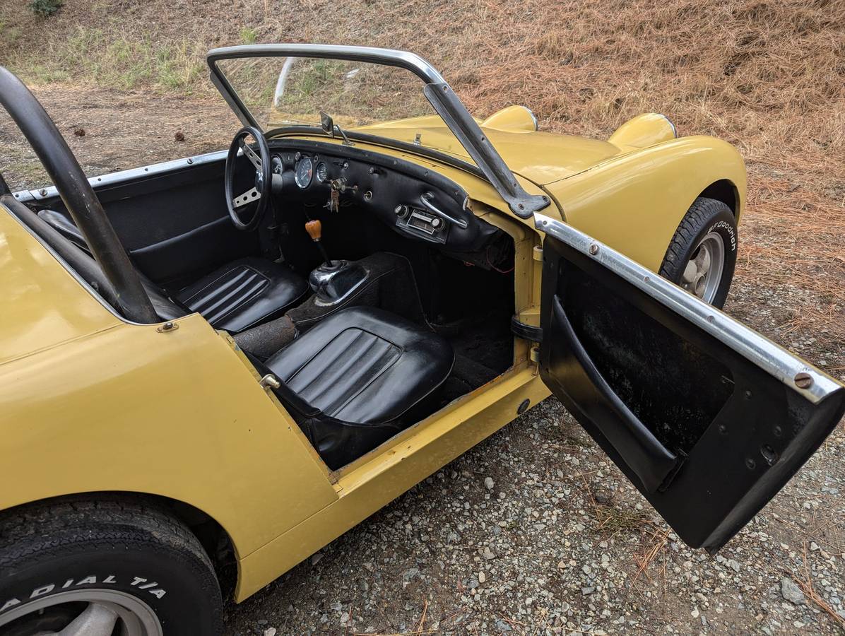 Austin-healey-sprite-1960-yellow-14