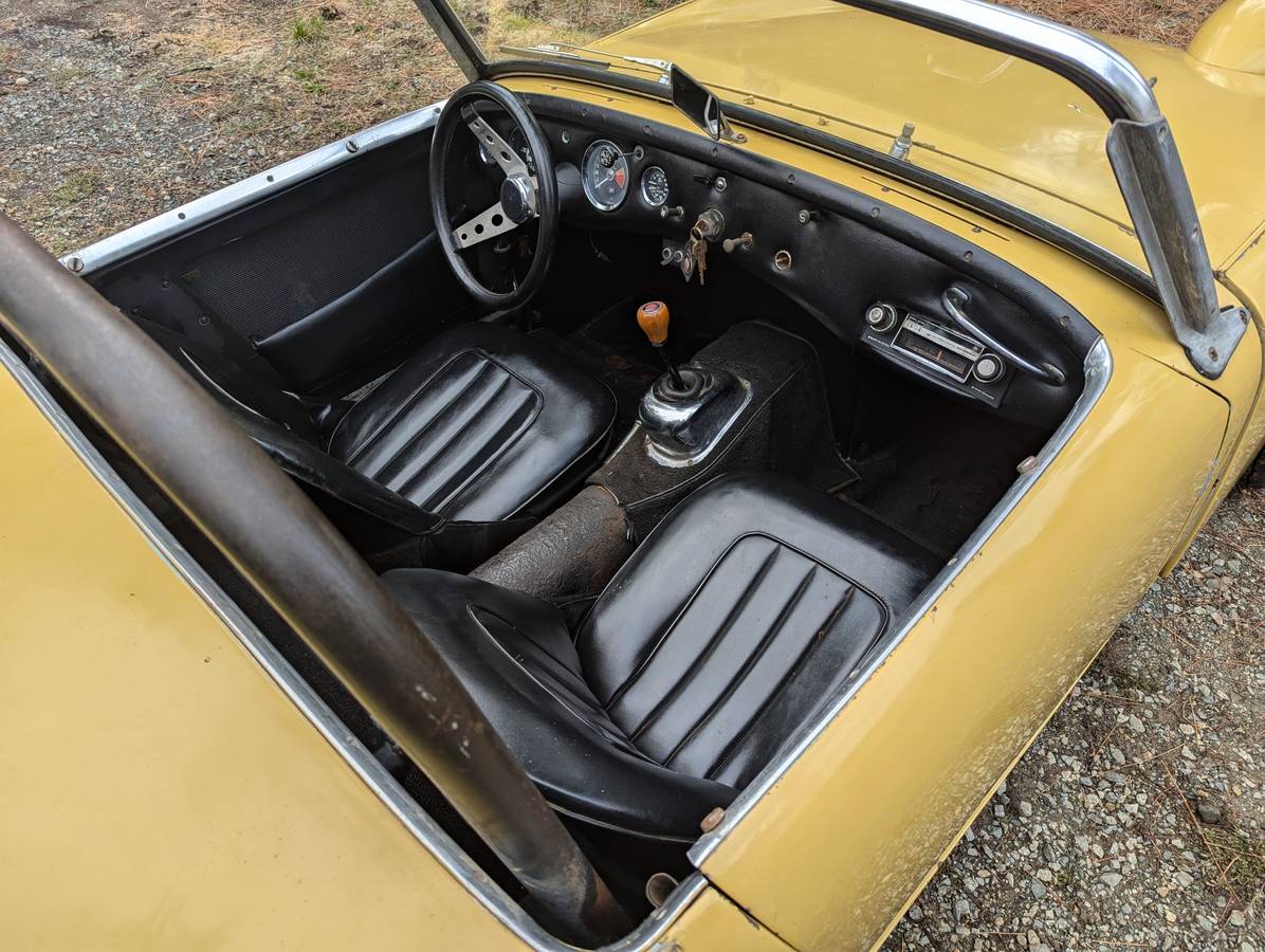 Austin-healey-sprite-1960-yellow-15