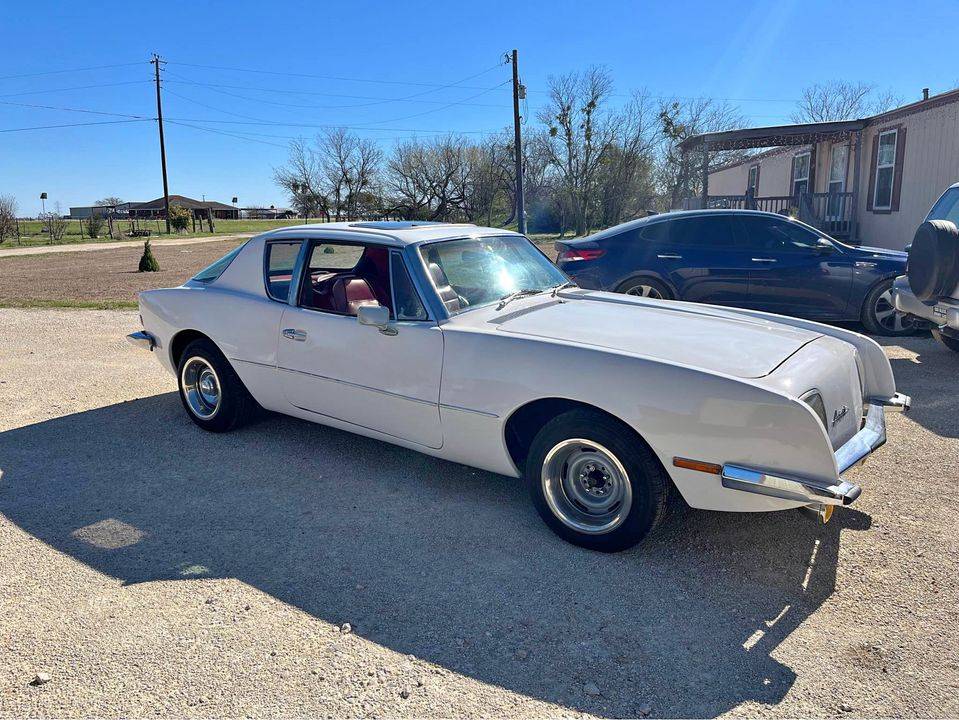 Avanti-1973-white-4