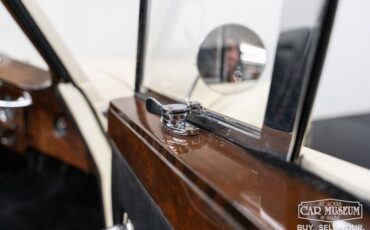 Bentley-Mark-vi-1950-Cream-Black-Leather-1
