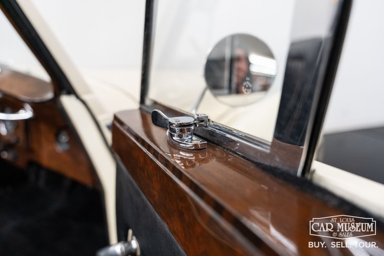 Bentley-Mark-vi-1950-Cream-Black-Leather-1