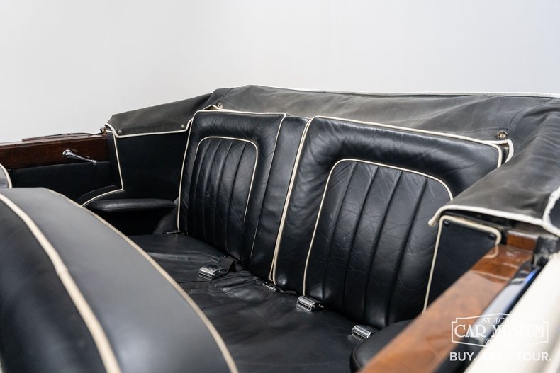 Bentley-Mark-vi-1950-Cream-Black-Leather-15