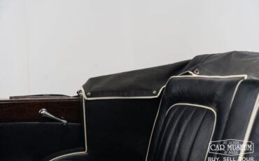 Bentley-Mark-vi-1950-Cream-Black-Leather-17