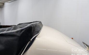 Bentley-Mark-vi-1950-Cream-Black-Leather-19