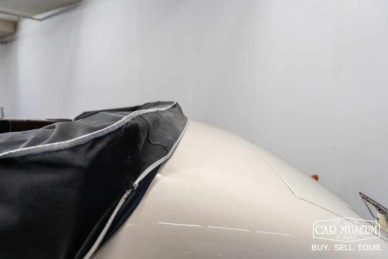Bentley-Mark-vi-1950-Cream-Black-Leather-19