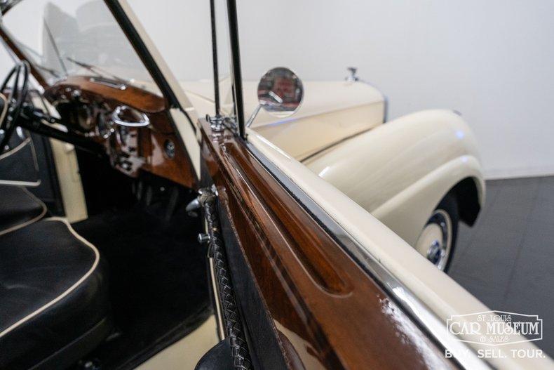 Bentley-Mark-vi-1950-Cream-Black-Leather-2