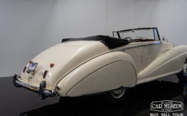 Bentley-Mark-vi-1950-Cream-Black-Leather-21