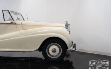 Bentley-Mark-vi-1950-Cream-Black-Leather-24