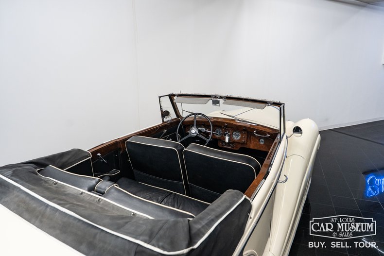 Bentley-Mark-vi-1950-Cream-Black-Leather-25