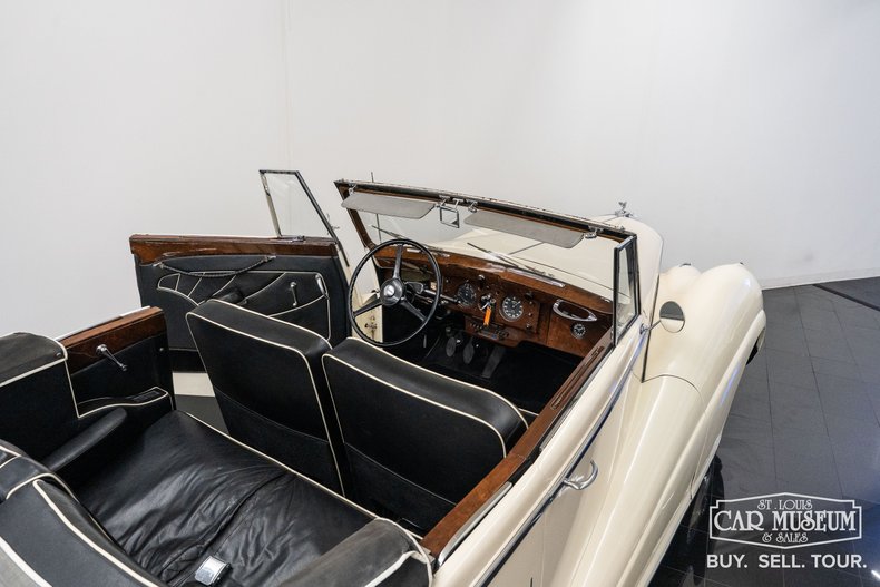 Bentley-Mark-vi-1950-Cream-Black-Leather-26