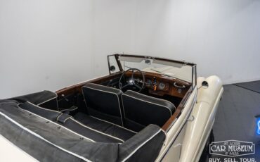 Bentley-Mark-vi-1950-Cream-Black-Leather-27
