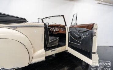 Bentley-Mark-vi-1950-Cream-Black-Leather-28