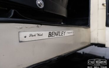 Bentley-Mark-vi-1950-Cream-Black-Leather-3