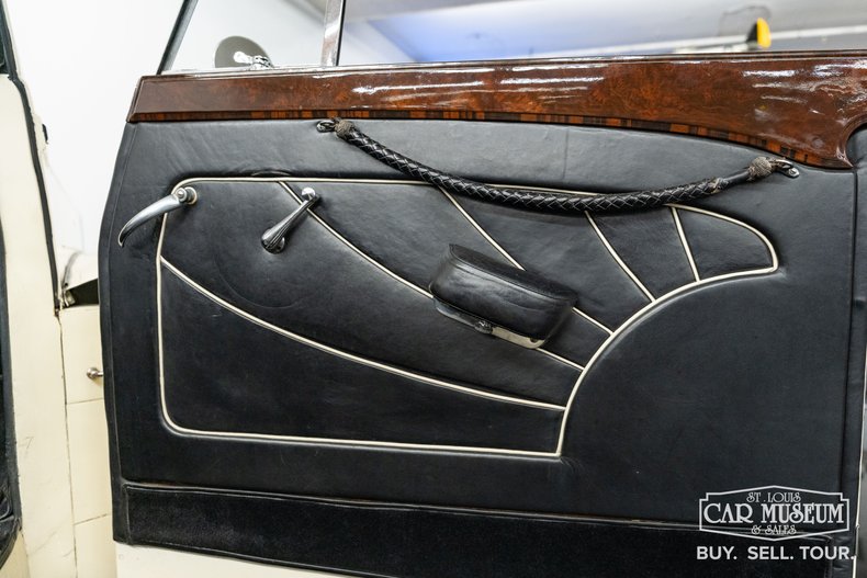 Bentley-Mark-vi-1950-Cream-Black-Leather-30