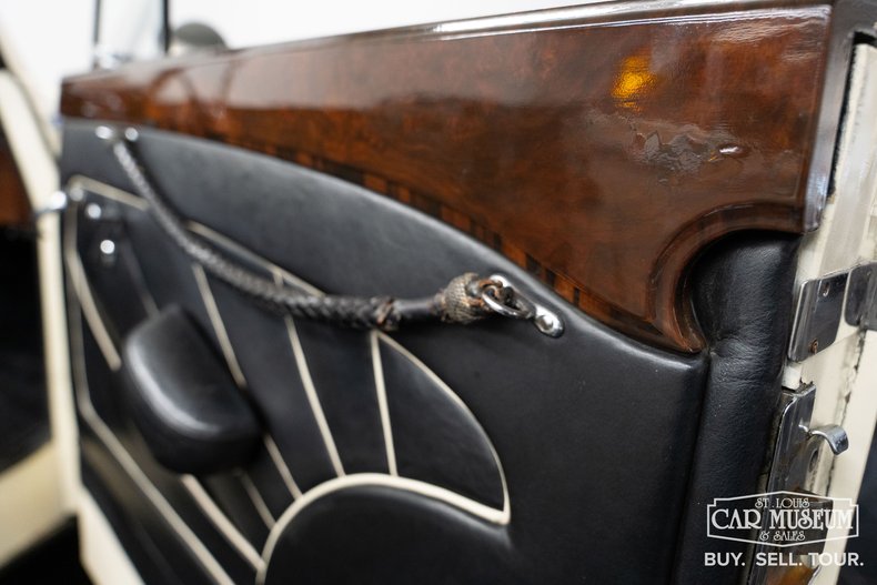 Bentley-Mark-vi-1950-Cream-Black-Leather-31