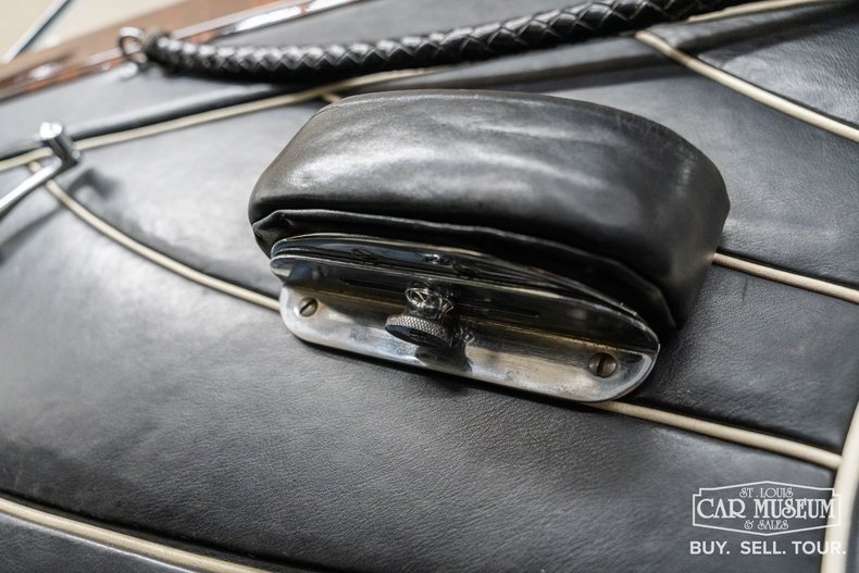 Bentley-Mark-vi-1950-Cream-Black-Leather-32