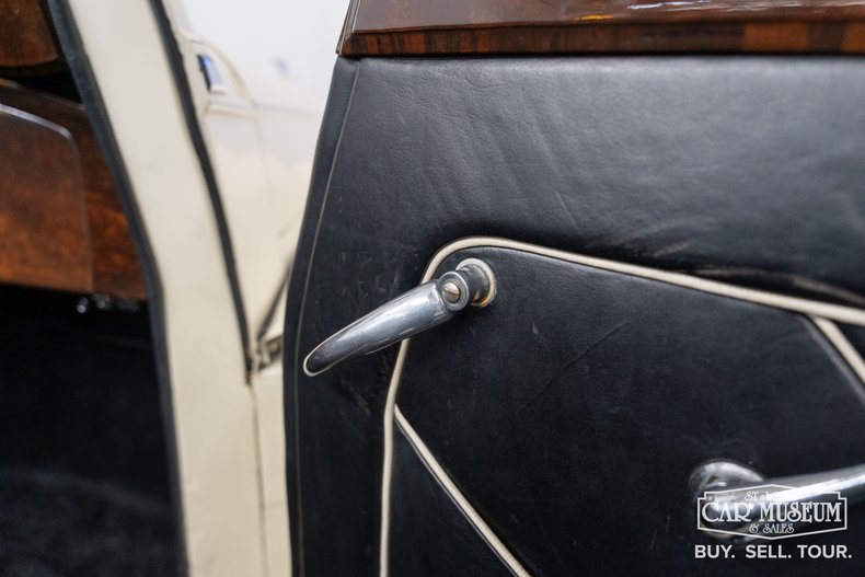 Bentley-Mark-vi-1950-Cream-Black-Leather-33