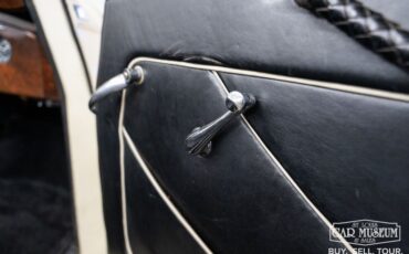 Bentley-Mark-vi-1950-Cream-Black-Leather-34