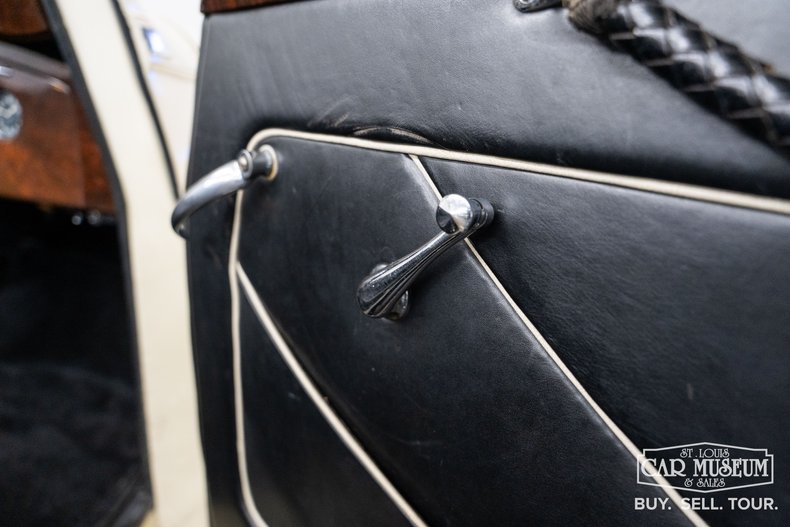 Bentley-Mark-vi-1950-Cream-Black-Leather-34