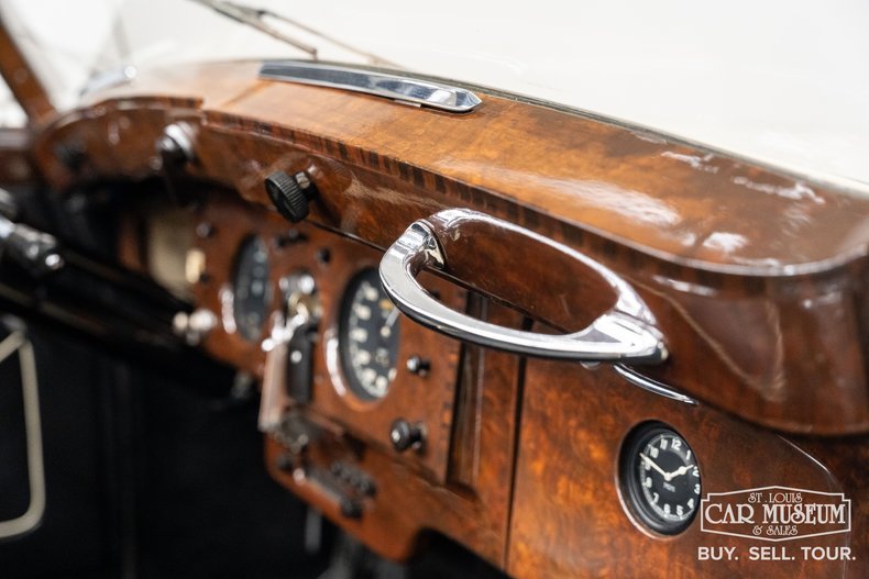 Bentley-Mark-vi-1950-Cream-Black-Leather-36