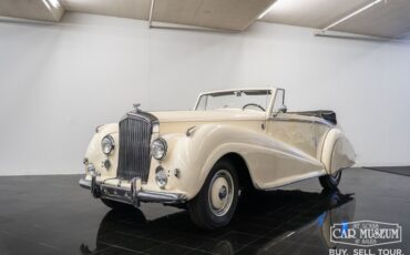 Bentley-Mark-vi-1950-Cream-Black-Leather
