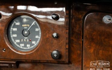 Bentley-Mark-vi-1950-Cream-Black-Leather-39
