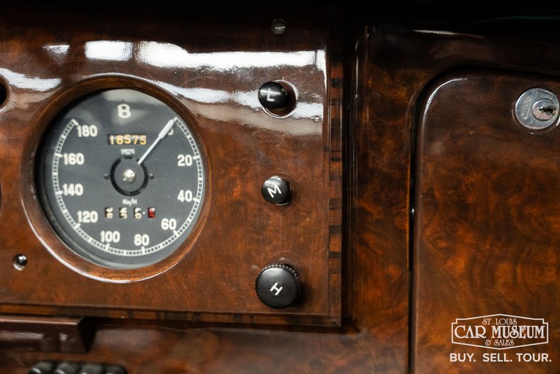 Bentley-Mark-vi-1950-Cream-Black-Leather-39