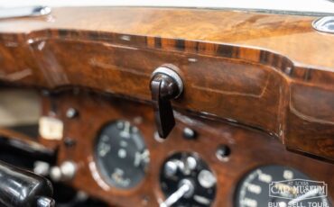 Bentley-Mark-vi-1950-Cream-Black-Leather-40