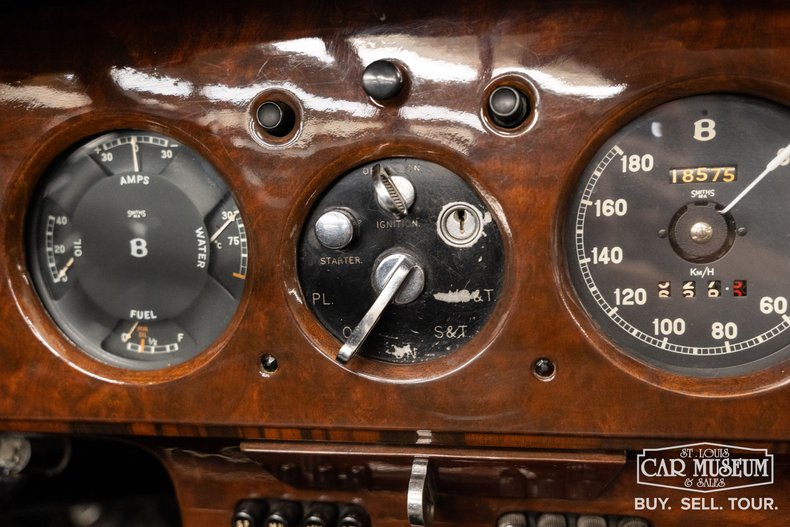 Bentley-Mark-vi-1950-Cream-Black-Leather-42