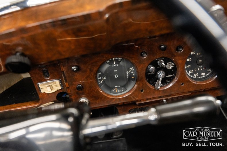 Bentley-Mark-vi-1950-Cream-Black-Leather-43